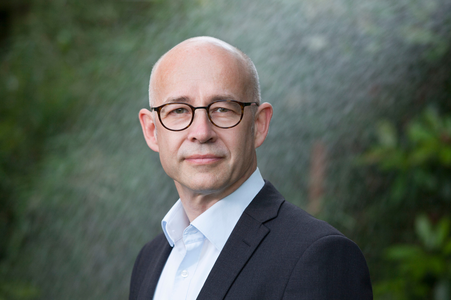 Porträt von Dr. Bernd Völpel, Leiter der Smart Factory Group bei Leadec.