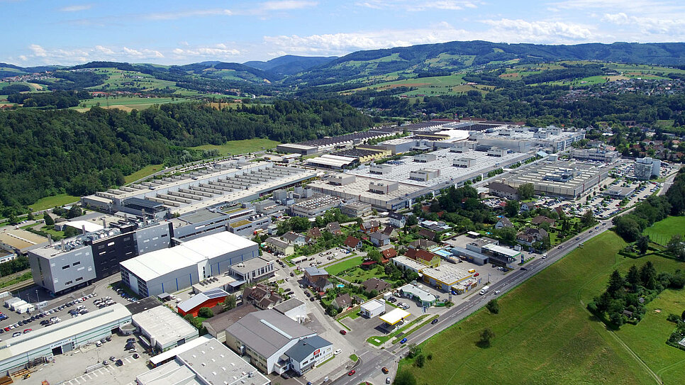 Luftbildaufnahme des BMW Werks Steyr,